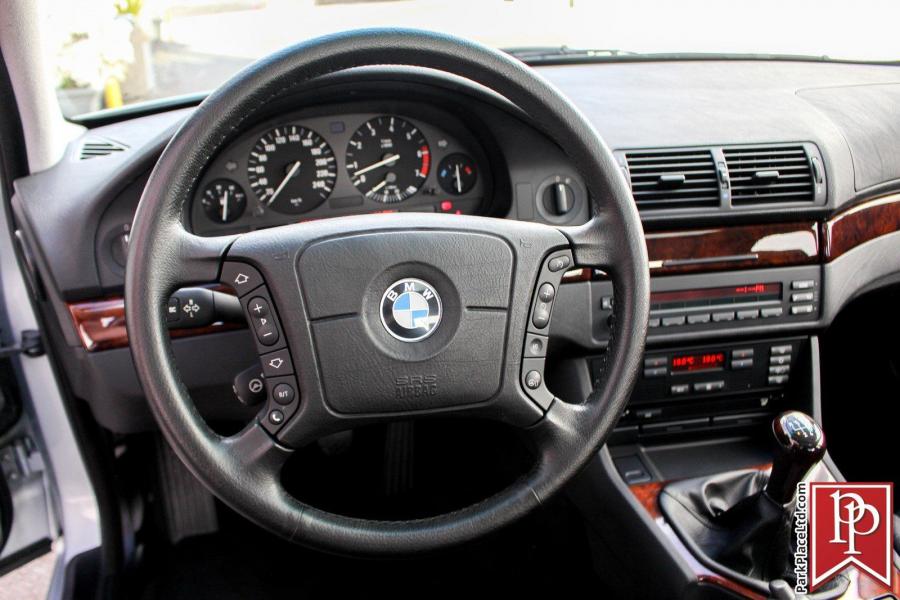 Торпедо BMW 540i Sedan (E39) 1998 года  (фото 23 из 50)